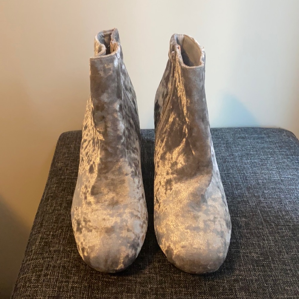 Dina silver suede booties